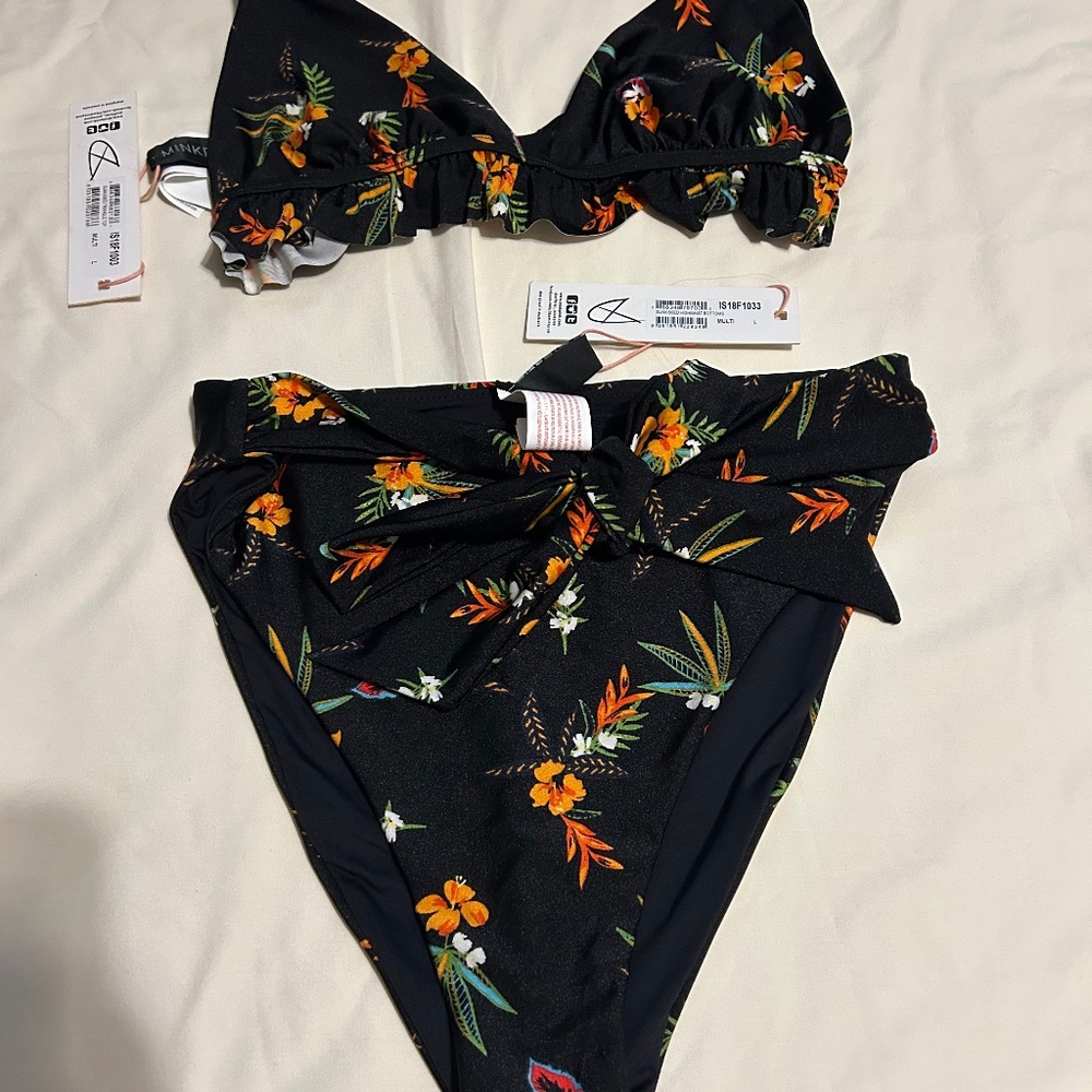 NWT MinkPink 2 piece floral  Highwaist bottoms bathing suit